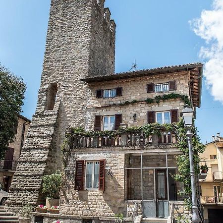 La Rosa Di Francesco Inn Valfabbrica Luaran gambar