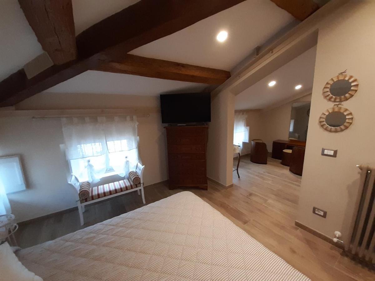 La Rosa Di Francesco Inn Valfabbrica Luaran gambar